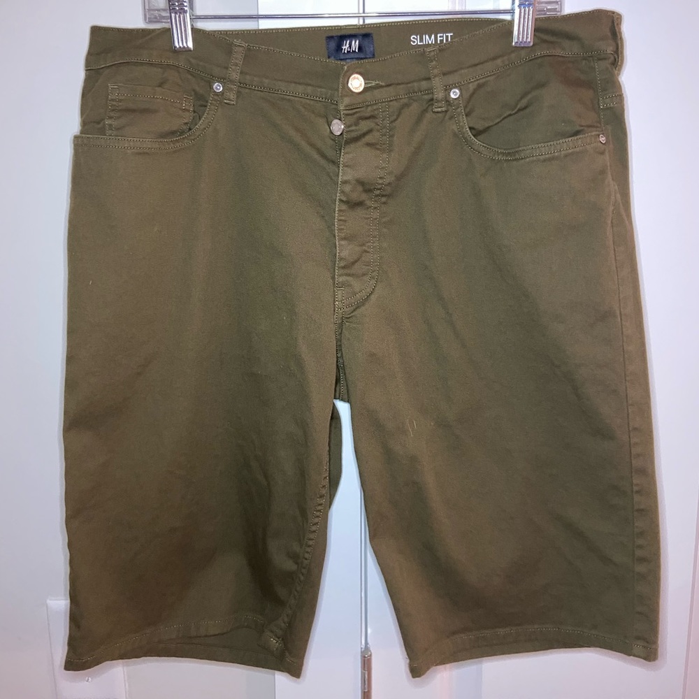 LIKE NEW Men’s H&M Olive Green shorts Sz 36